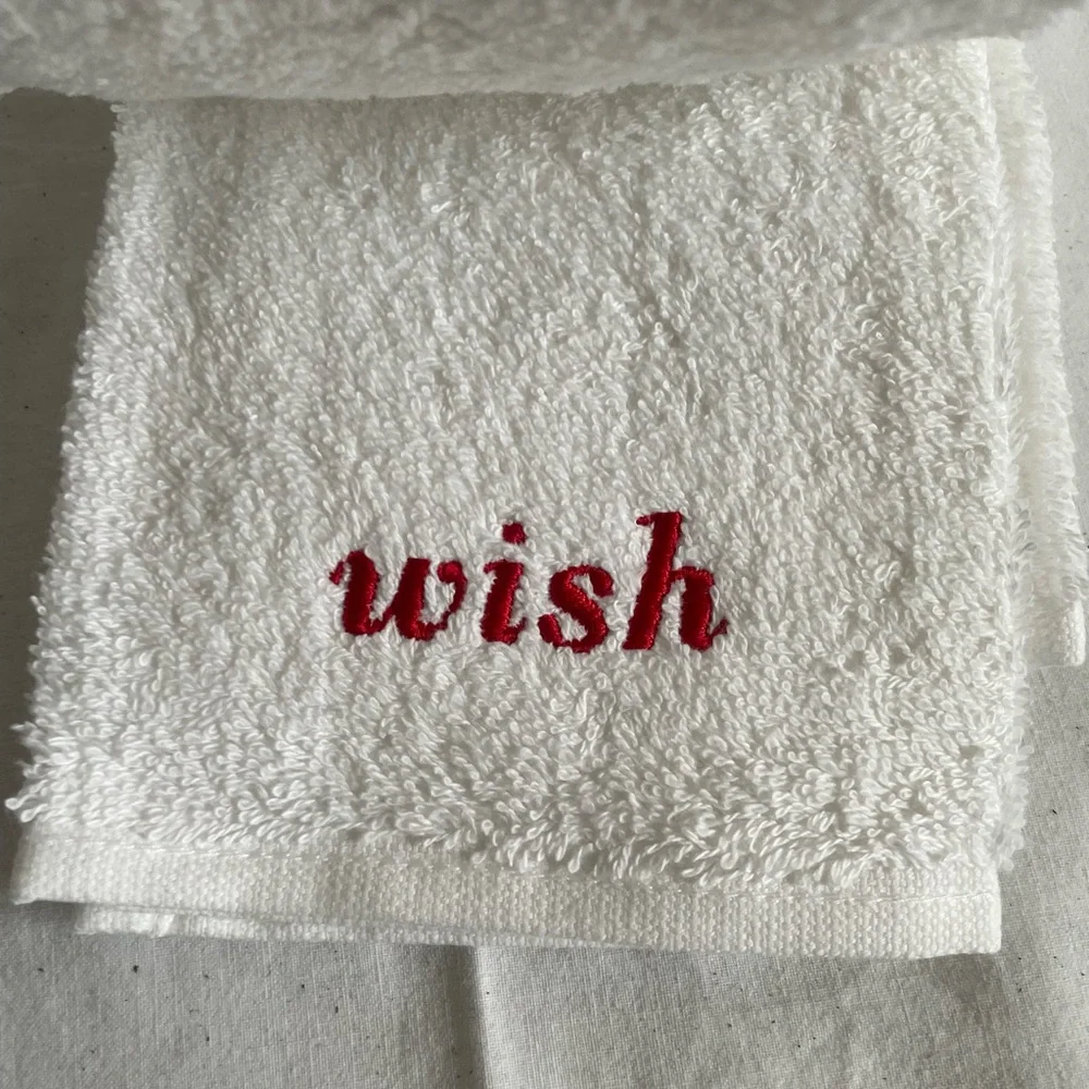 NWT Set of Four Holiday Hand Towels